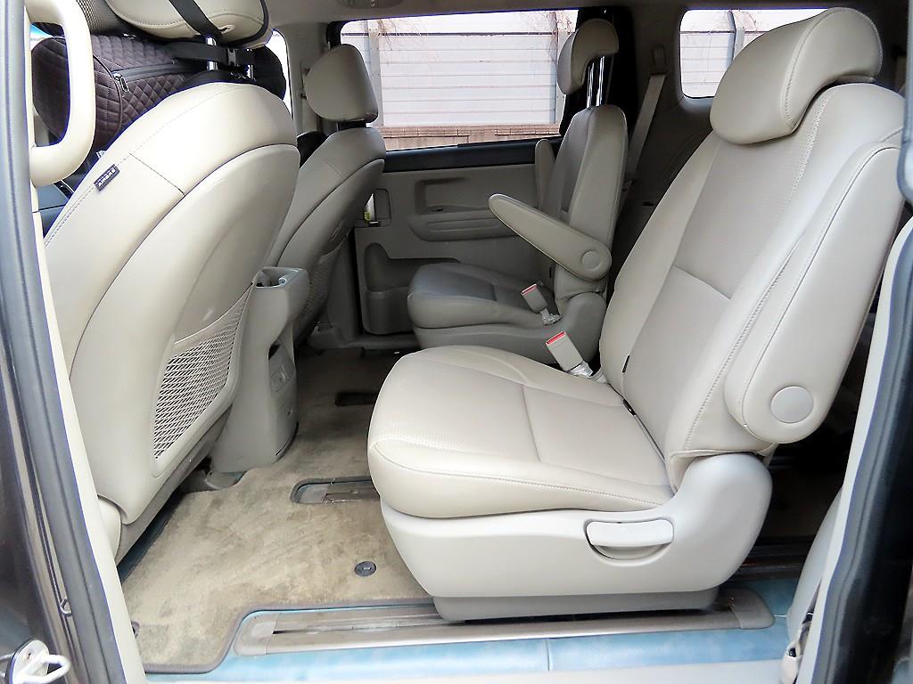 KIA Carnival - Vista 6