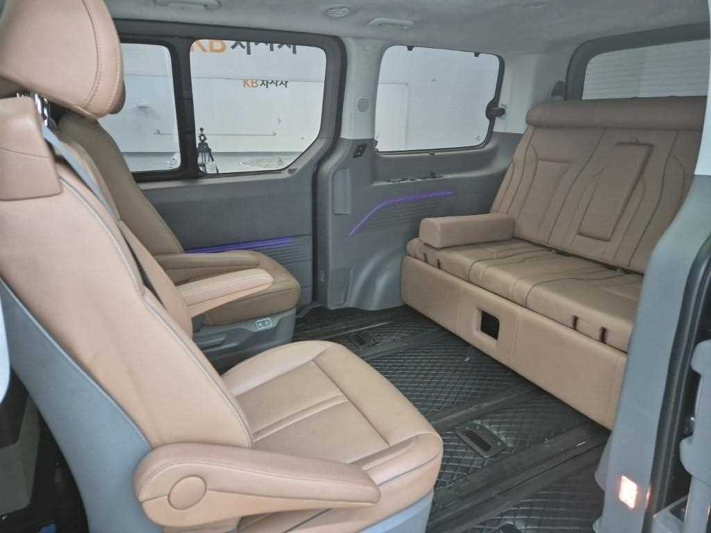 HYUNDAI Staria - Vista 12