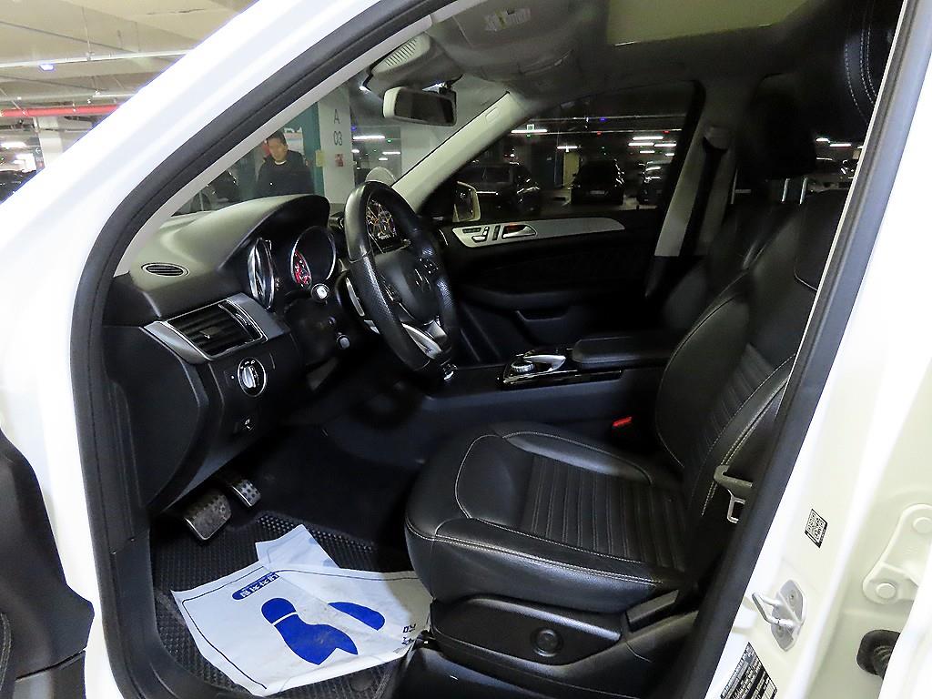 Mercedes Benz GLE Class - Vista 6