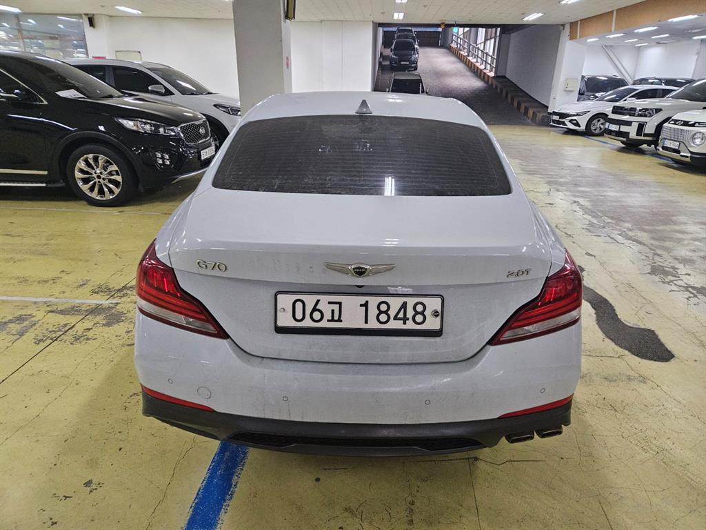 Genesis G70 - Vista 4