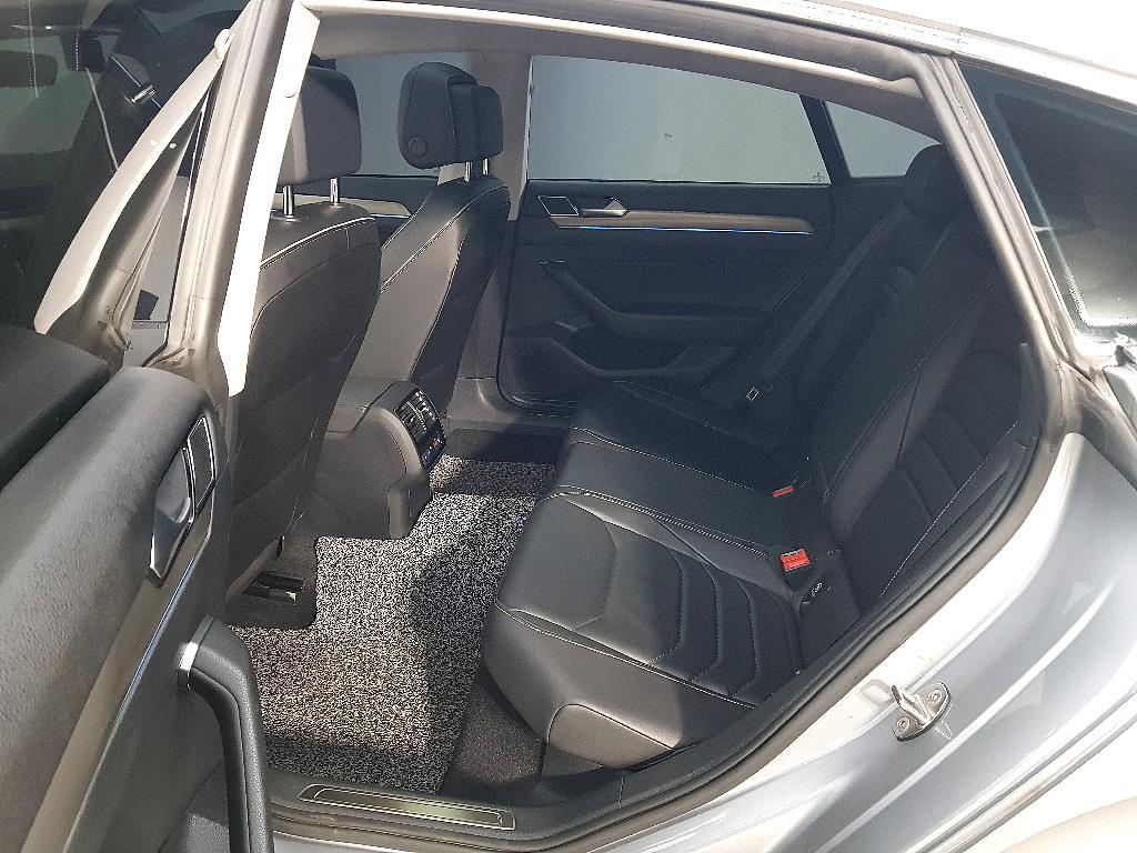 Volkswagen Arteon - Vista 9