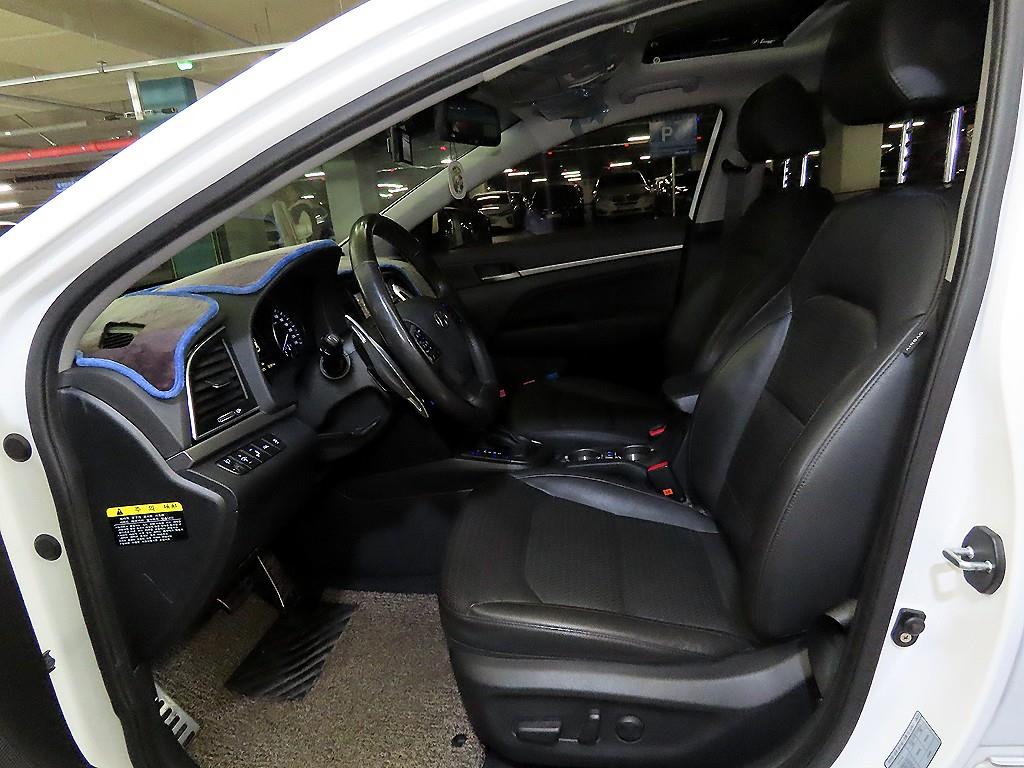 HYUNDAI Avante - Vista 6