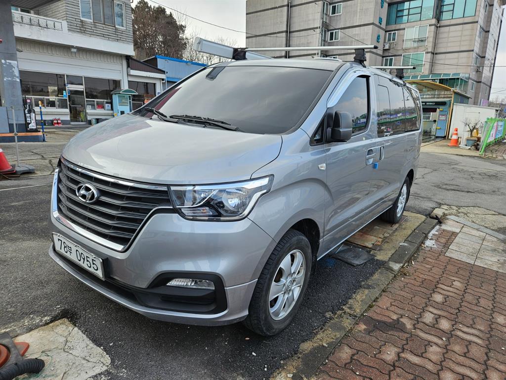 HYUNDAI Starex - Vista 2