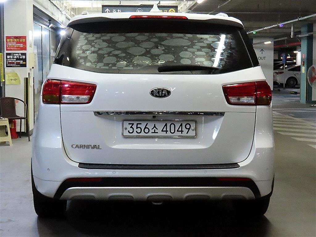 KIA Carnival - Vista 5