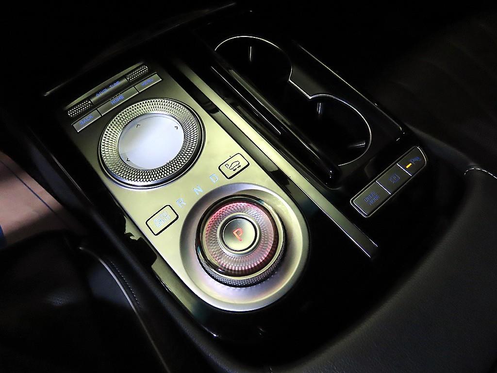 Genesis G80 - Vista 12