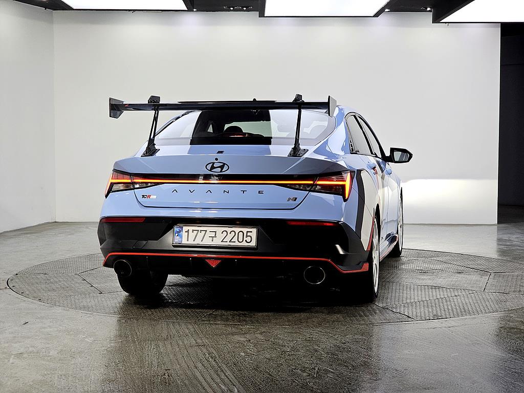 HYUNDAI Avante - Vista 3