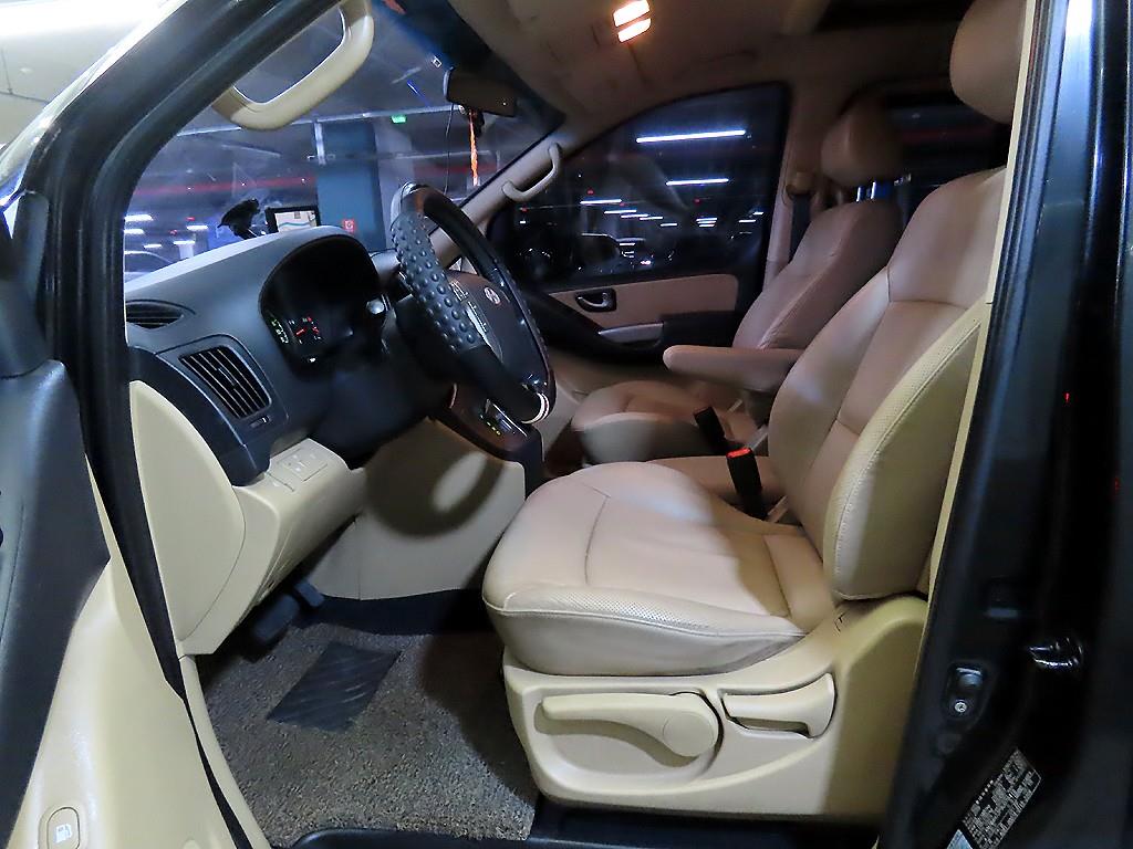 HYUNDAI Starex - Vista 6