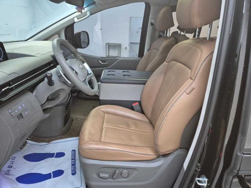 HYUNDAI Staria - Vista 11