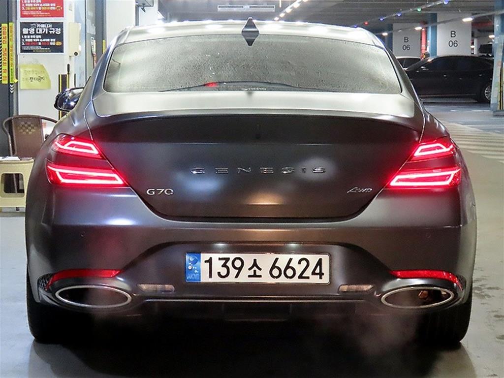 Genesis G70 - Vista 5