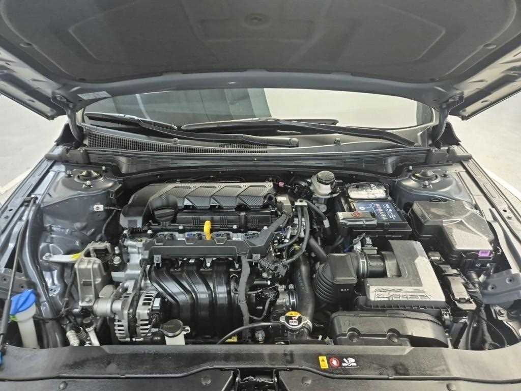 HYUNDAI Avante - Vista 5