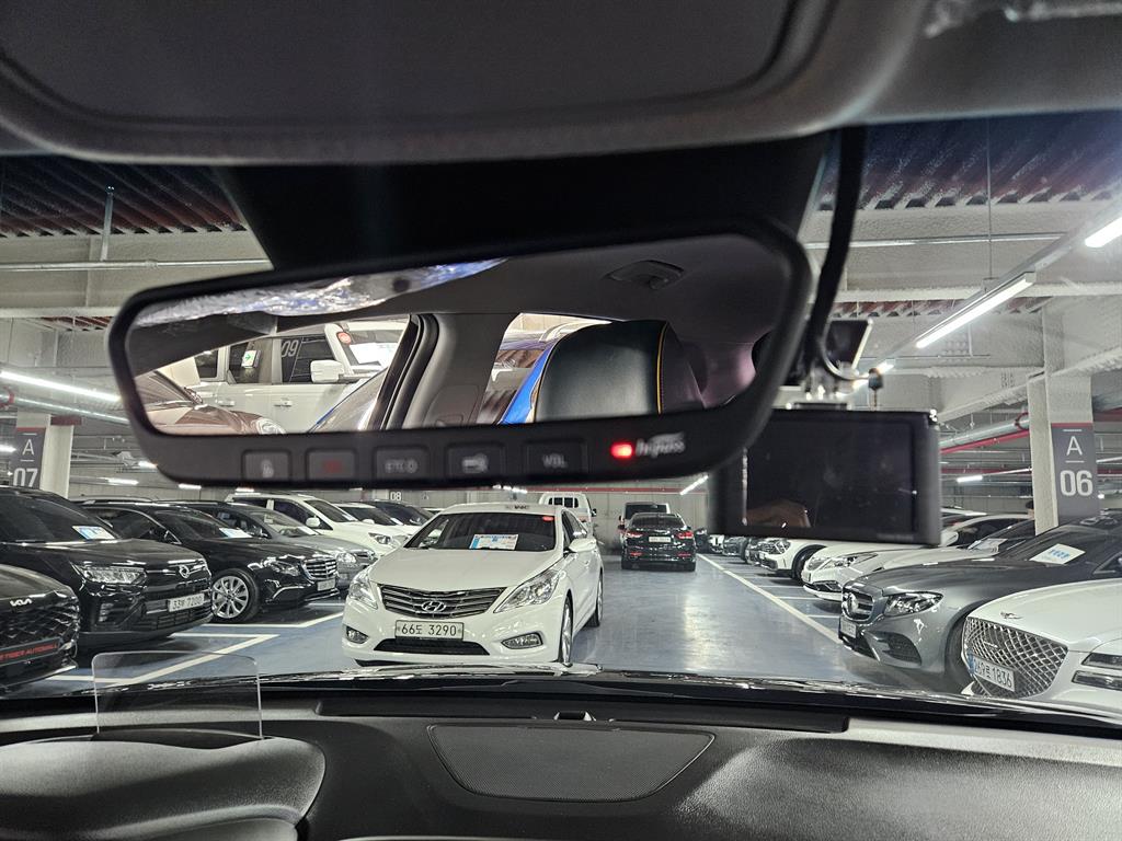 HYUNDAI Kona - Vista 10