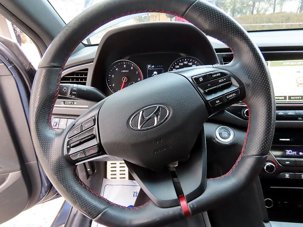 HYUNDAI Avante - Vista 8