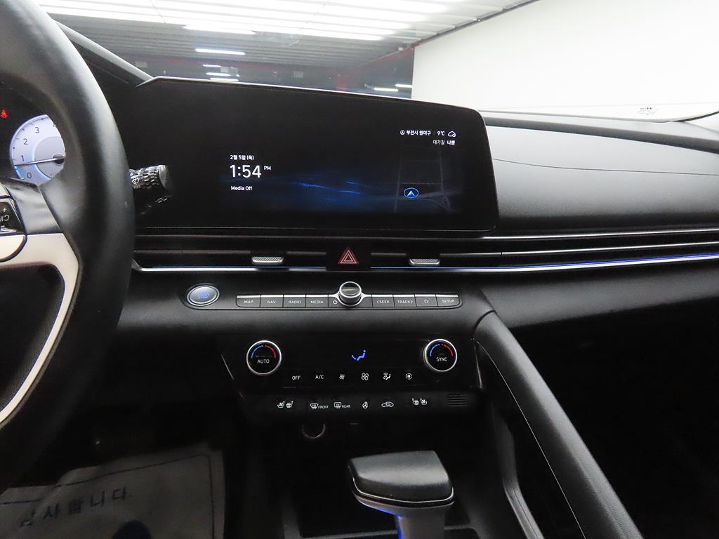 HYUNDAI Avante - Vista 10