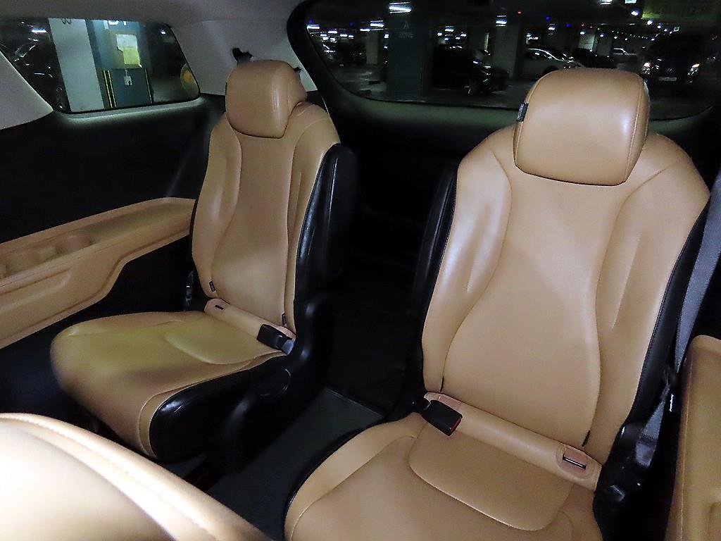 KIA Carnival - Vista 8