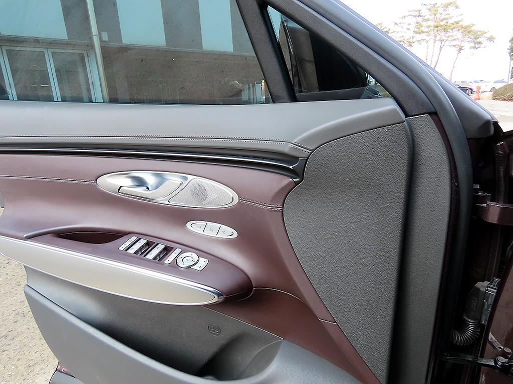 Genesis GV70 - Vista 11