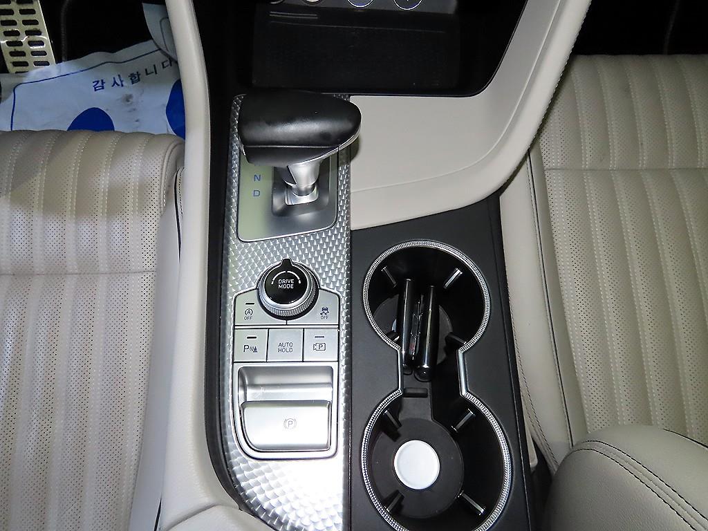 Genesis G70 - Vista 12