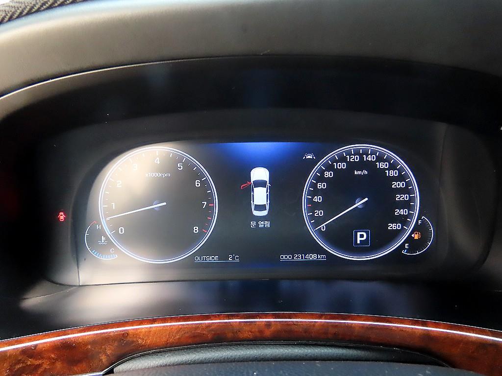 HYUNDAI Equus - Vista 9