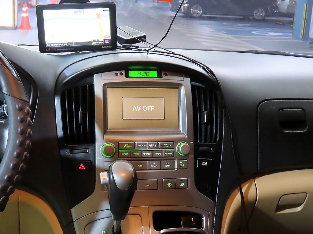 HYUNDAI Starex - Vista 11