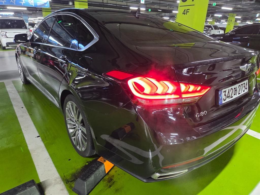 HYUNDAI Genesis - Vista 2