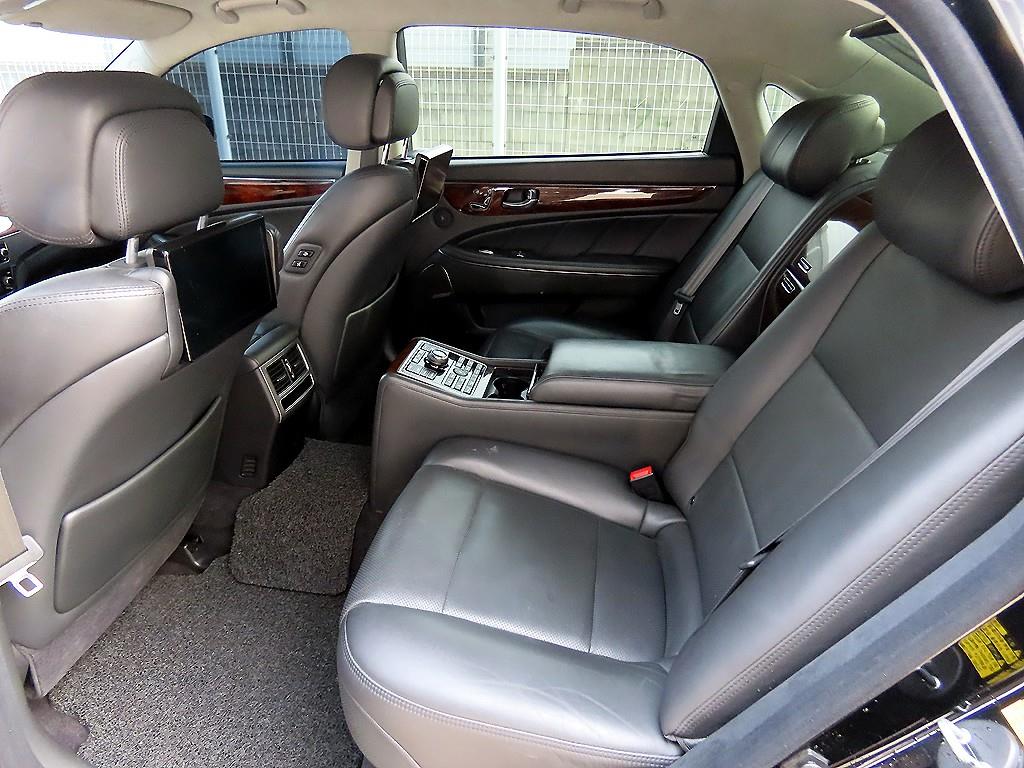 HYUNDAI Equus - Vista 6