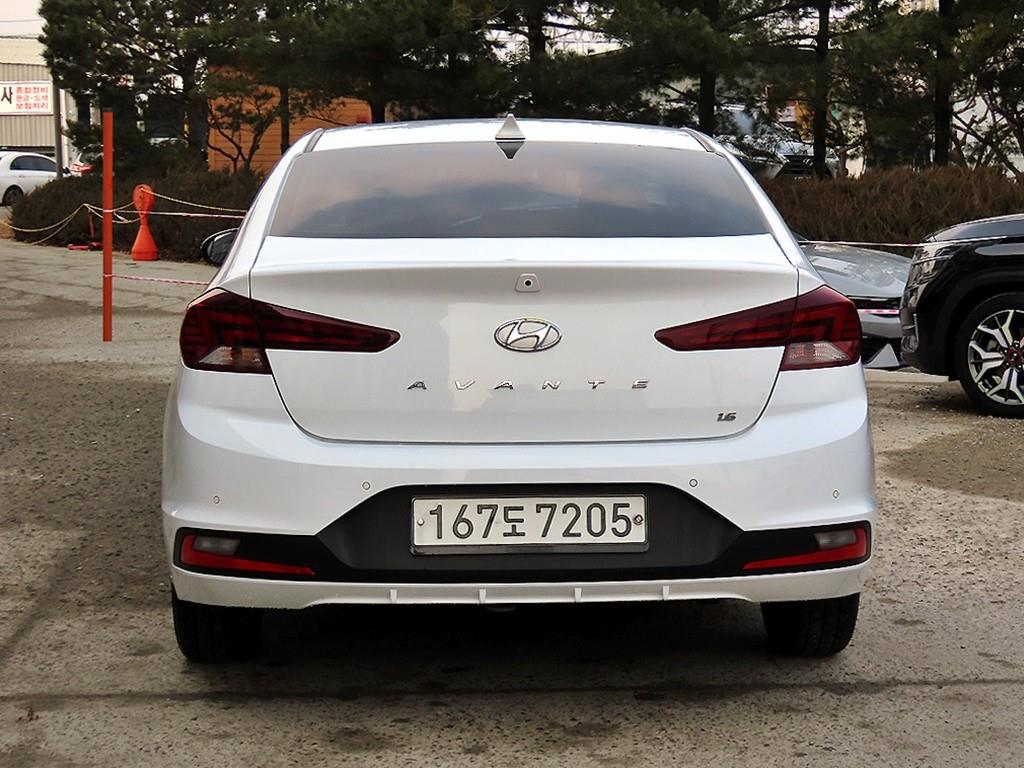 HYUNDAI Avante - Vista 4