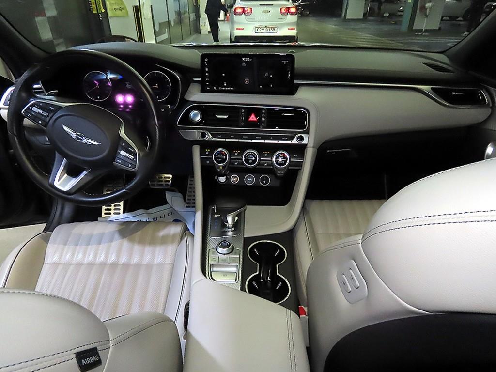 Genesis G70 - Vista 10