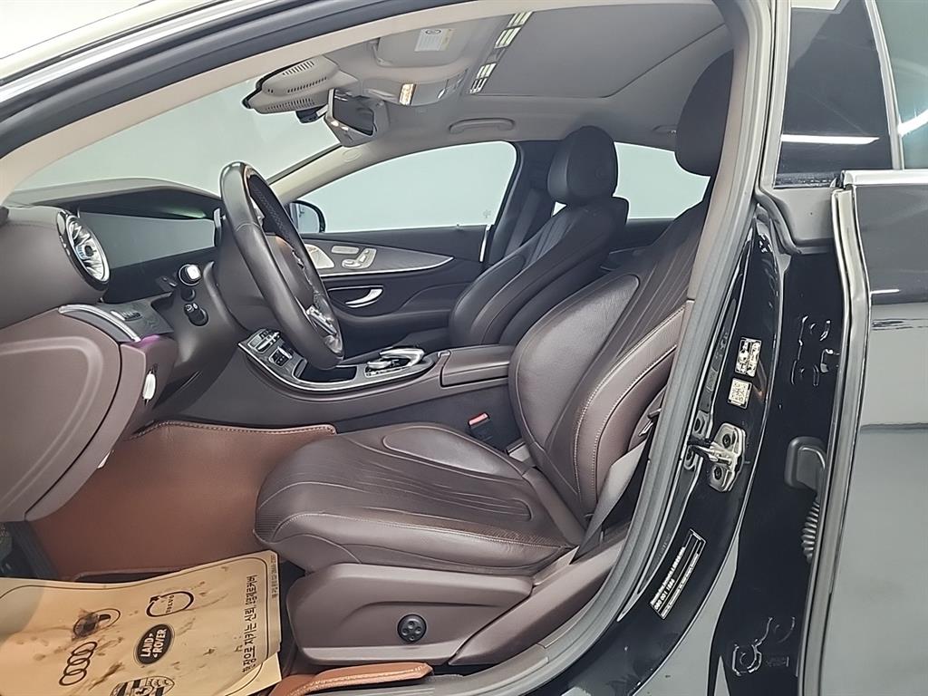 Mercedes Benz CLS Class - Vista 5