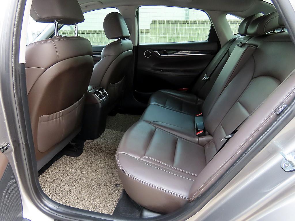 HYUNDAI Grandeur - Vista 6