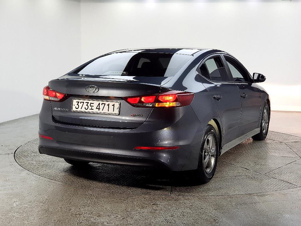 HYUNDAI Avante - Vista 4