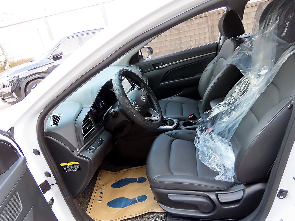 HYUNDAI Avante - Vista 5