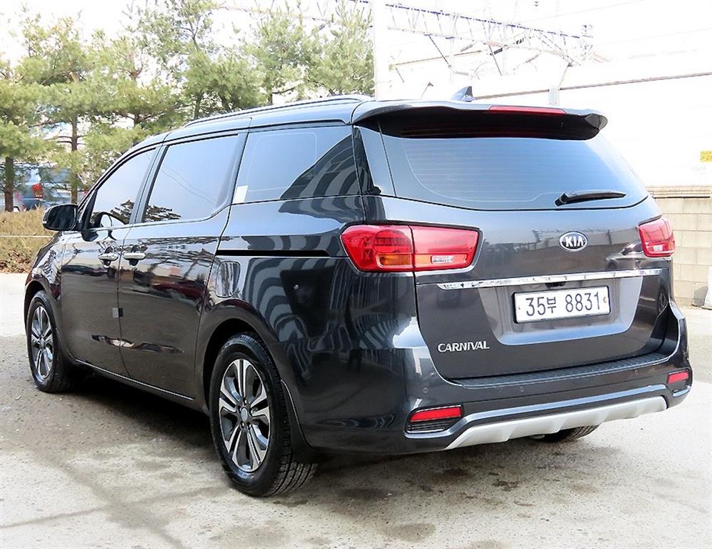 KIA Carnival - Vista 3