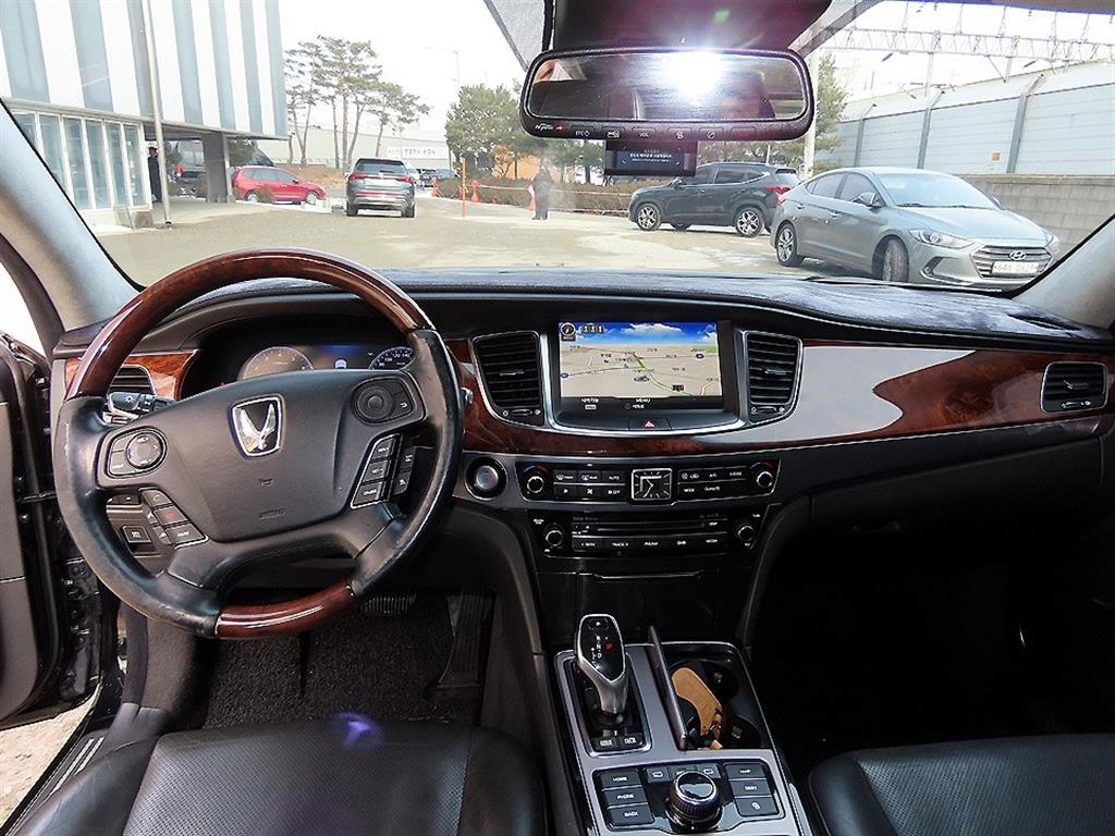 HYUNDAI Equus - Vista 7