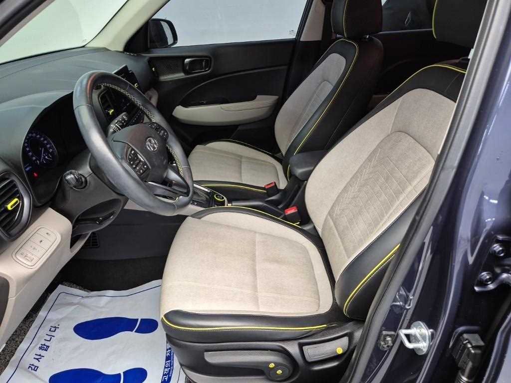 HYUNDAI Venue - Vista 11