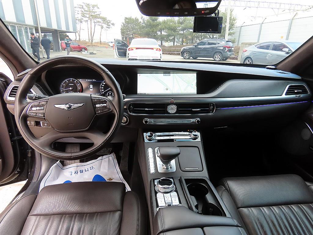 Genesis G90 - Vista 7