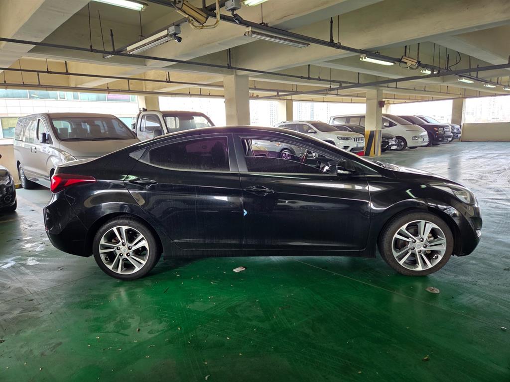 HYUNDAI Avante - Vista 5