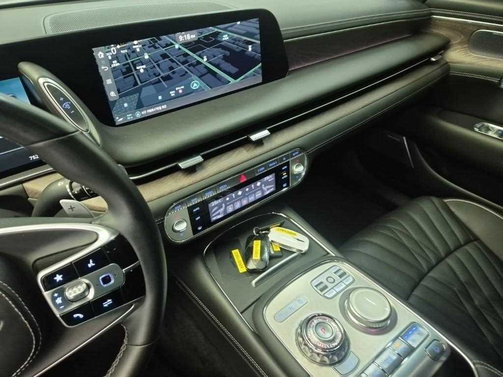 Genesis G90 - Vista 10