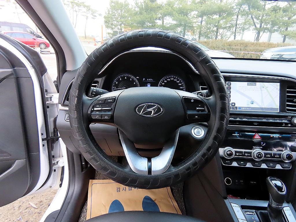 HYUNDAI Avante - Vista 8