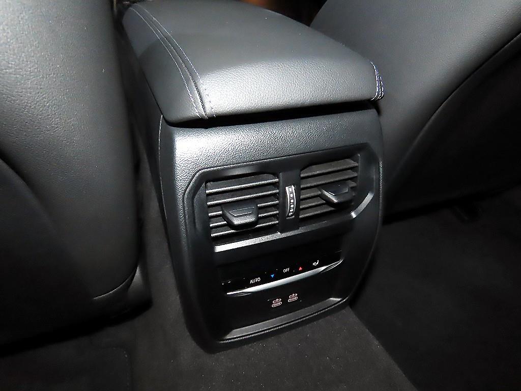 BMW 3 series 2025 Negro - Importación desde Corea - HF Imports Iquique - Foto 16