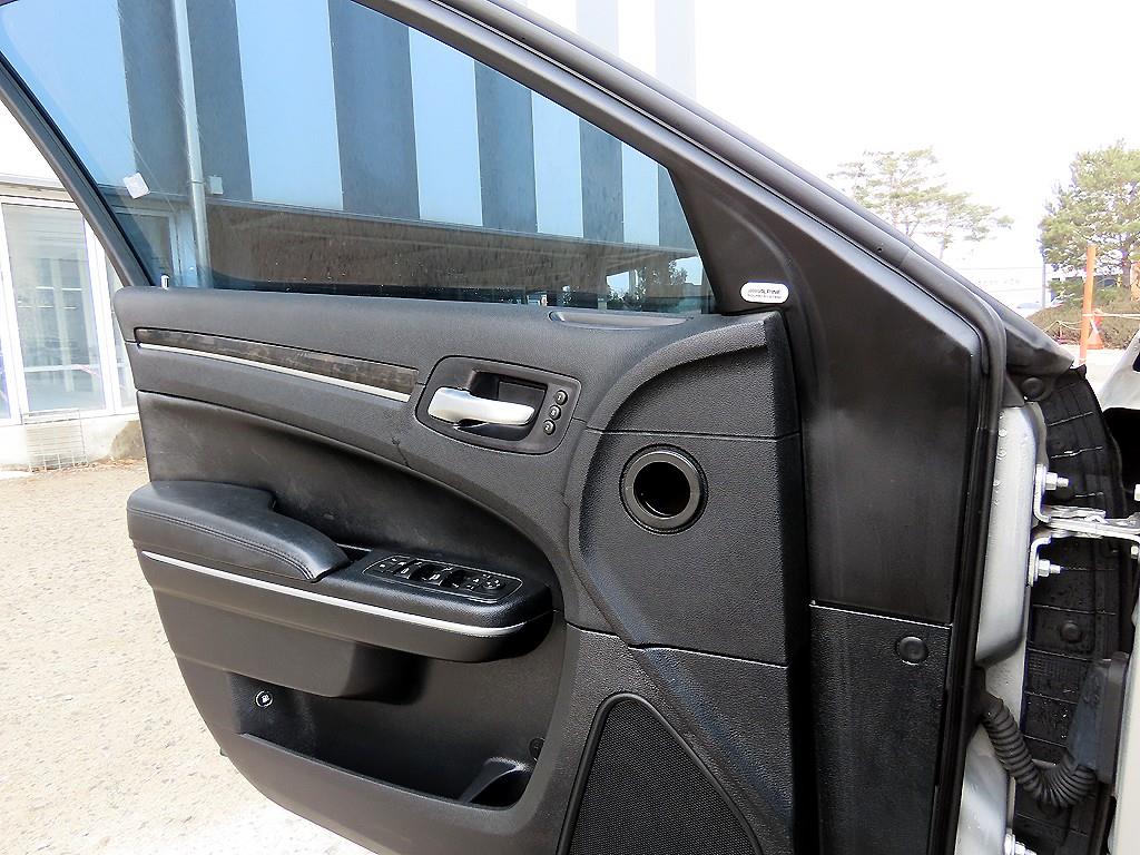 Chrysler 300C - Vista 11