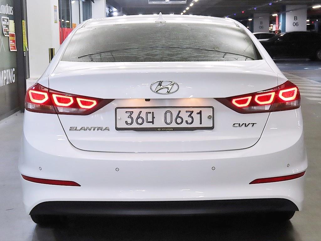 HYUNDAI Avante - Vista 5