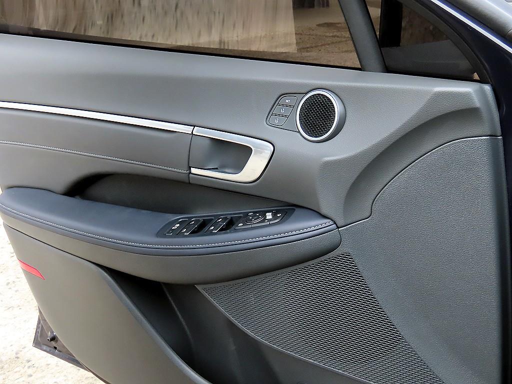 HYUNDAI Sonata - Vista 12