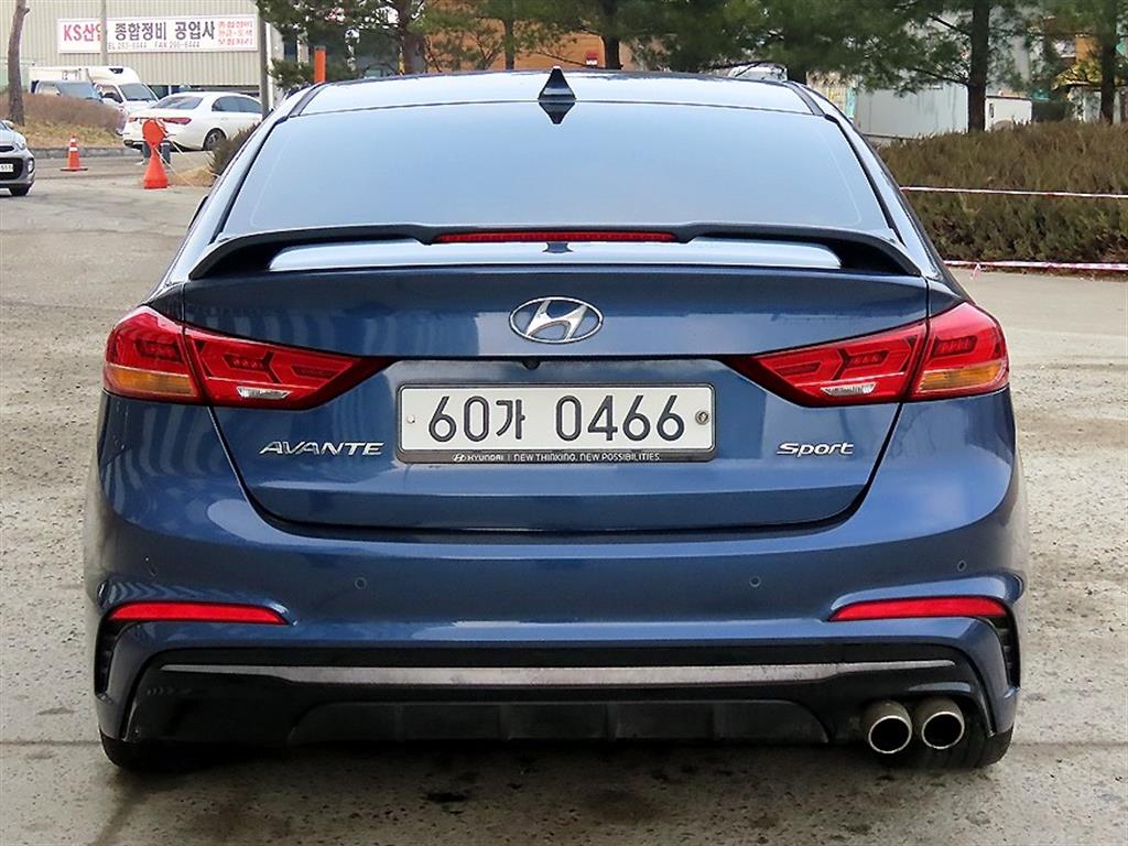 HYUNDAI Avante - Vista 4