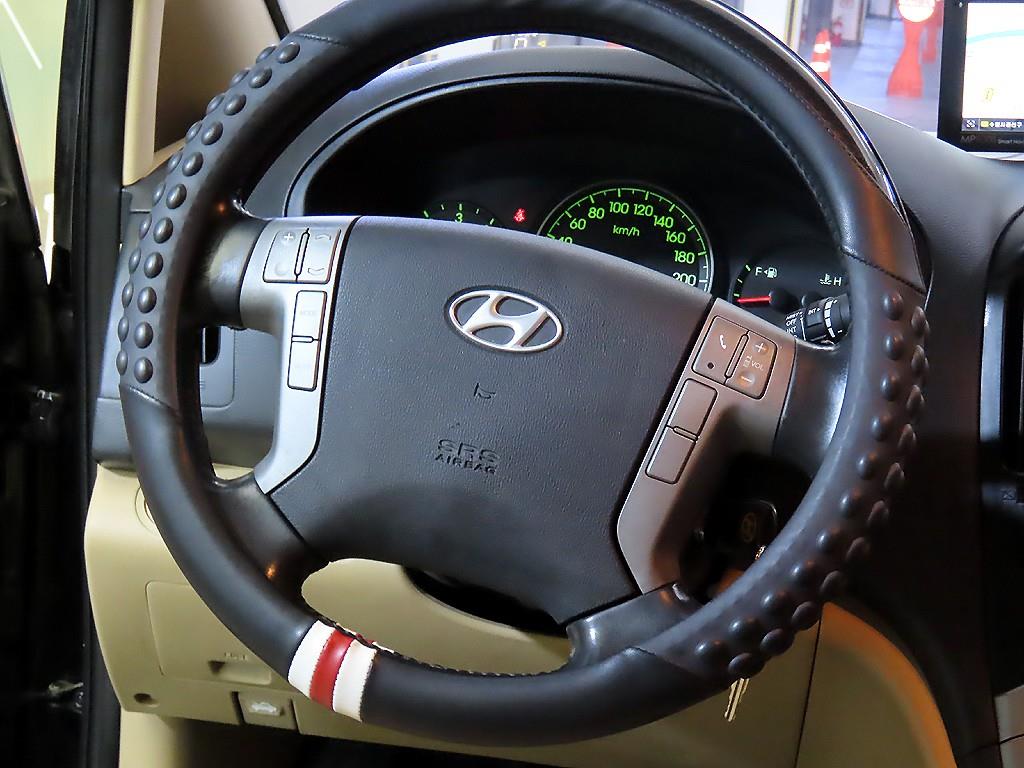 HYUNDAI Starex - Vista 8