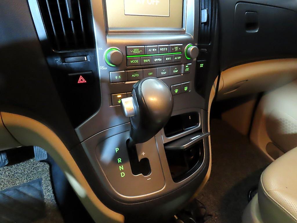 HYUNDAI Starex - Vista 12