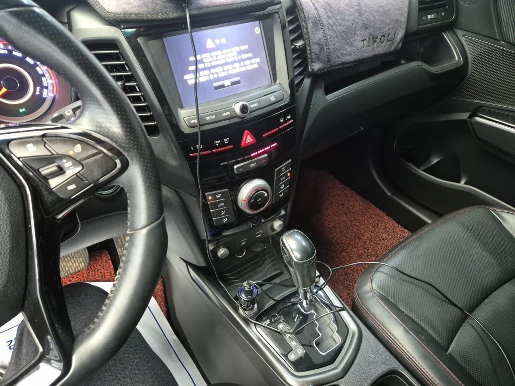 Ssangyong Tivoli - Vista 8