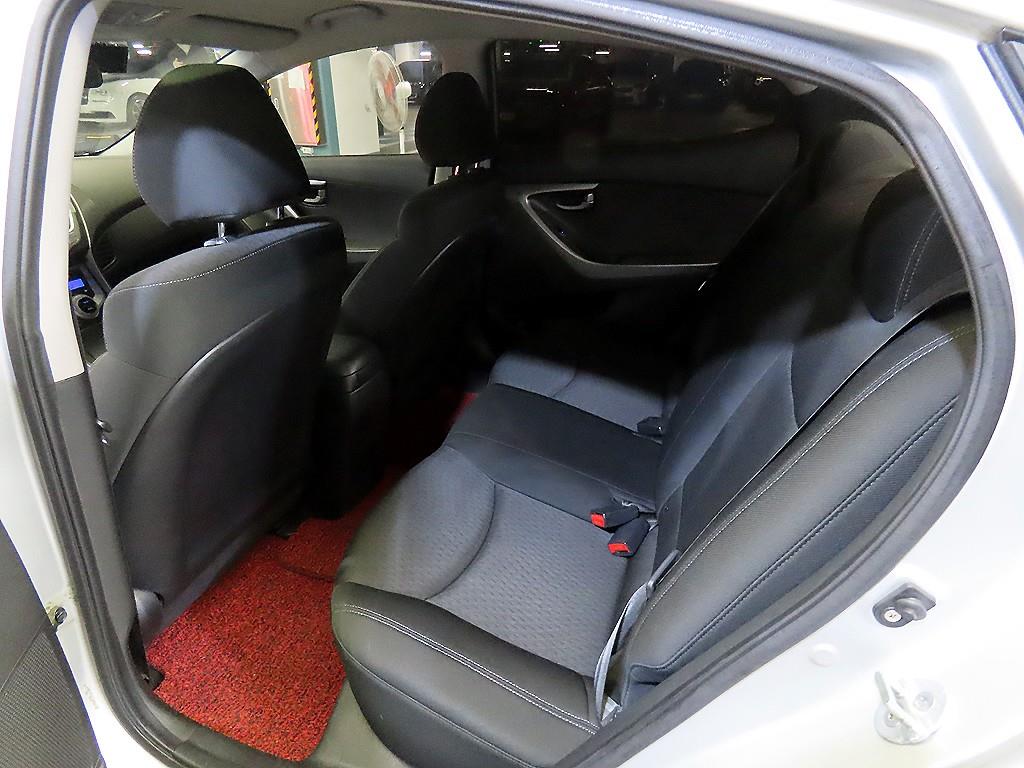 HYUNDAI Avante - Vista 7