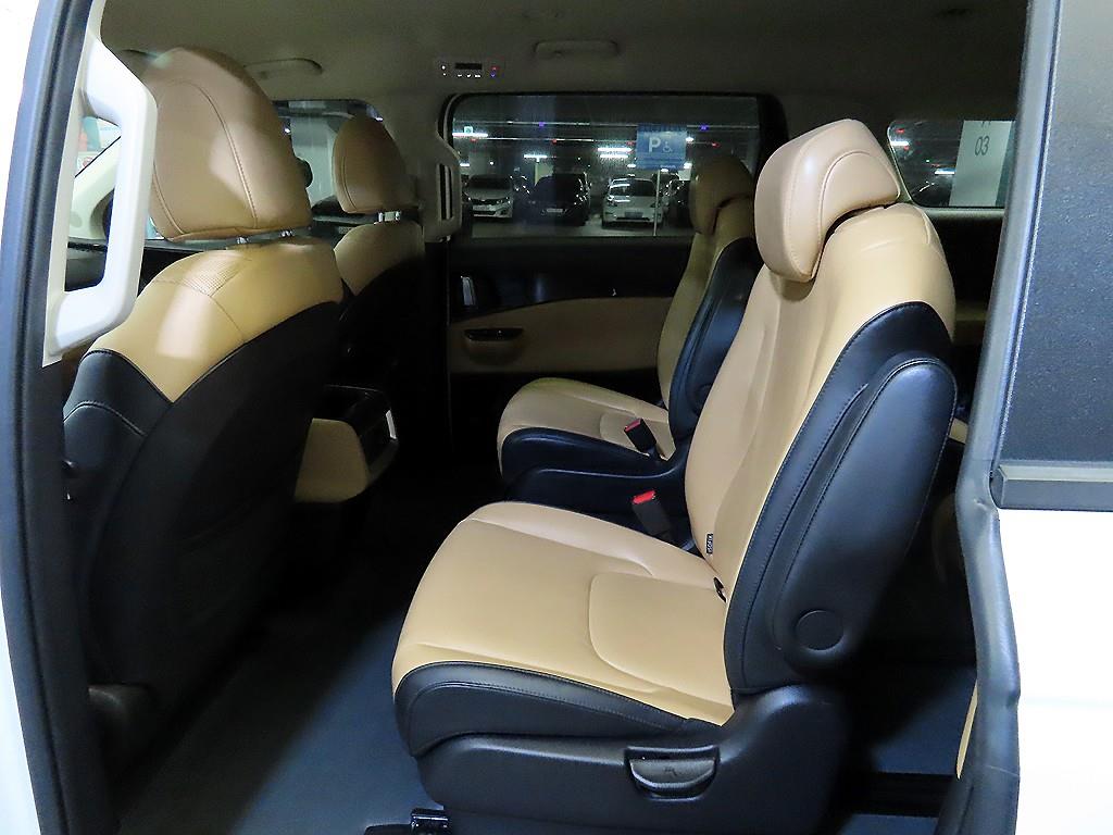 KIA Carnival - Vista 7