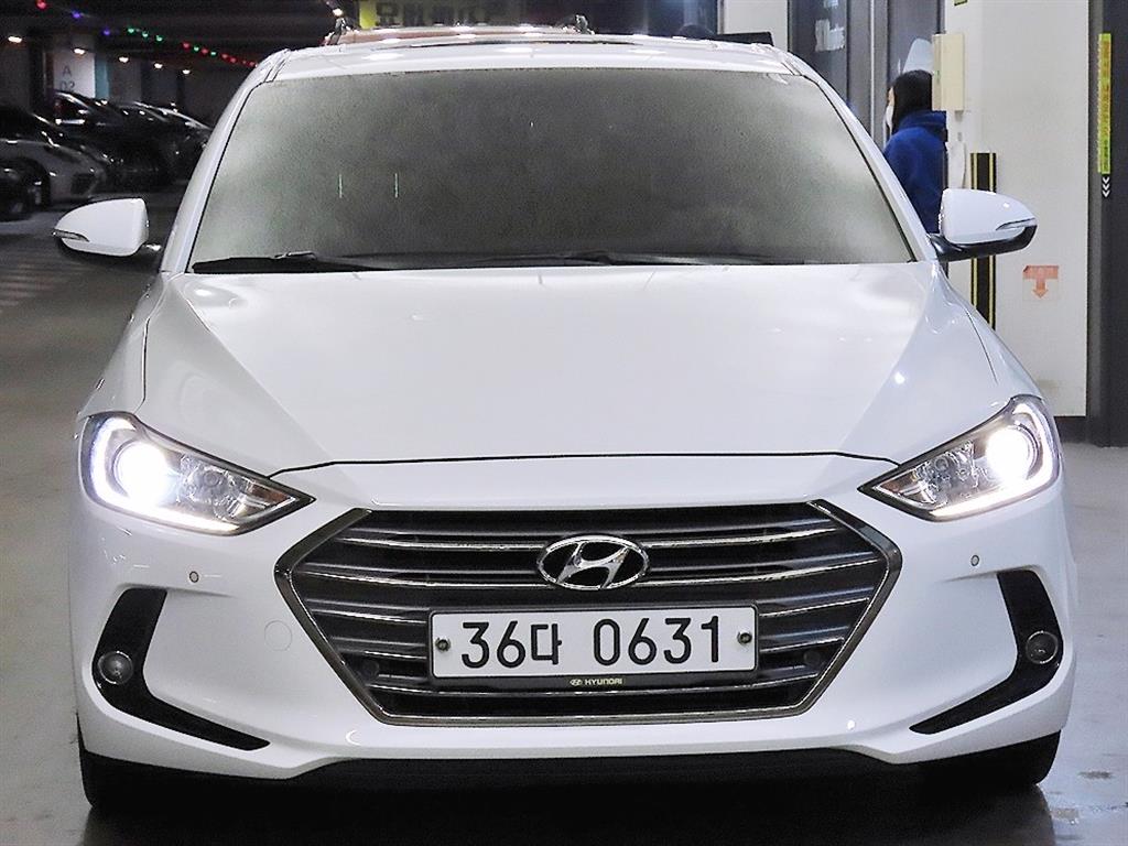 HYUNDAI Avante - Vista 2