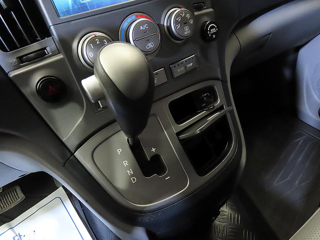 HYUNDAI Starex - Vista 12