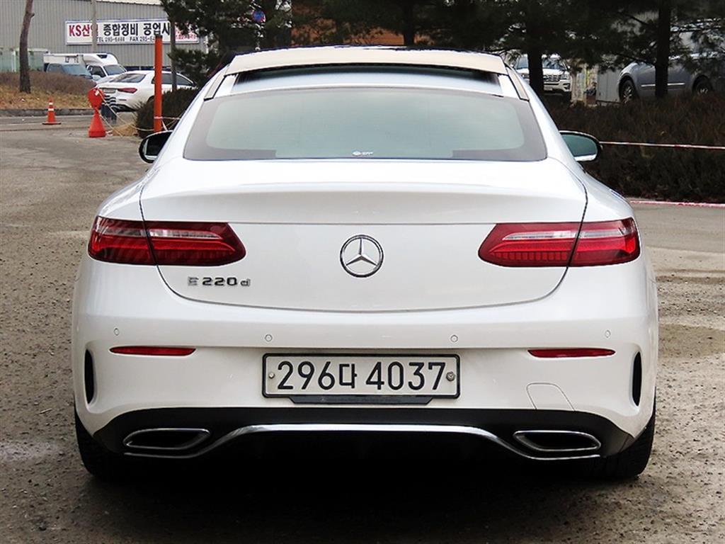 Mercedes Benz E class - Vista 4